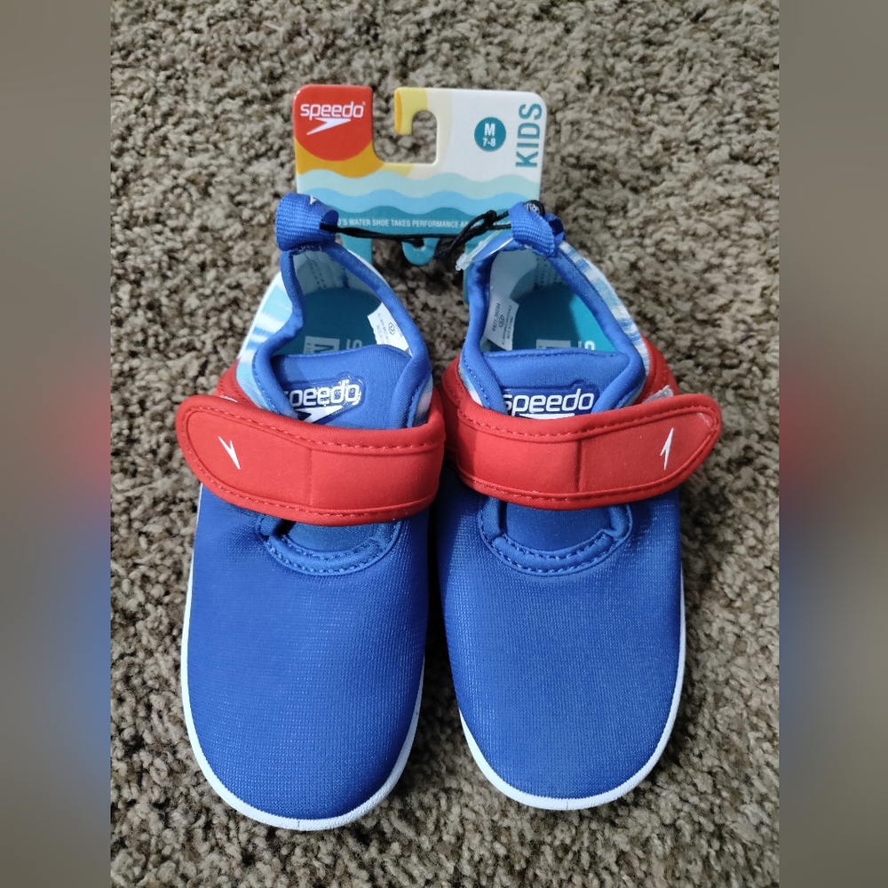 Boys speedo water shoes size 7-8 new